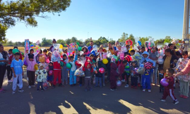Llegan “Reyes magos” de Puerto Interior con regalos para niños de  comunidades