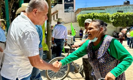 “Profe Maciel” renueva compromisos durante su visita a Chichimequillas