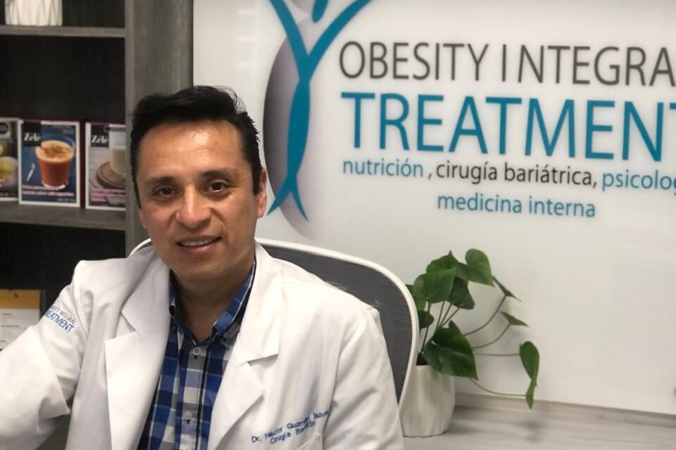 El cirujano bariatra Héctor Guzmán Esquivel lucha contra la obesidad a través de Obesity Integral Treatment