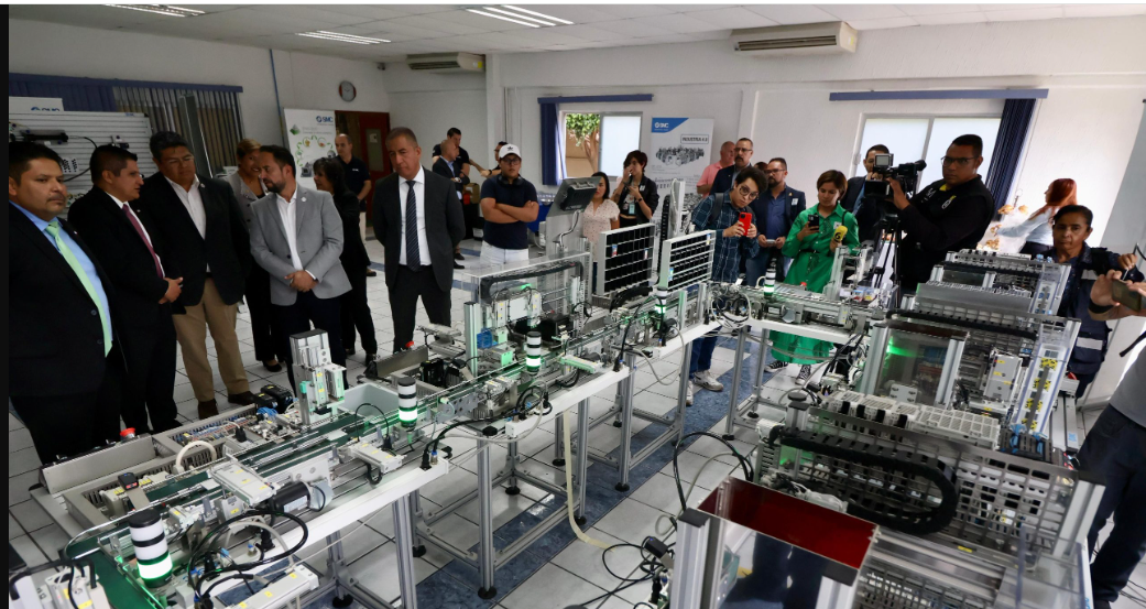 Retan a estudiantes a mejorar la automatización en la industria