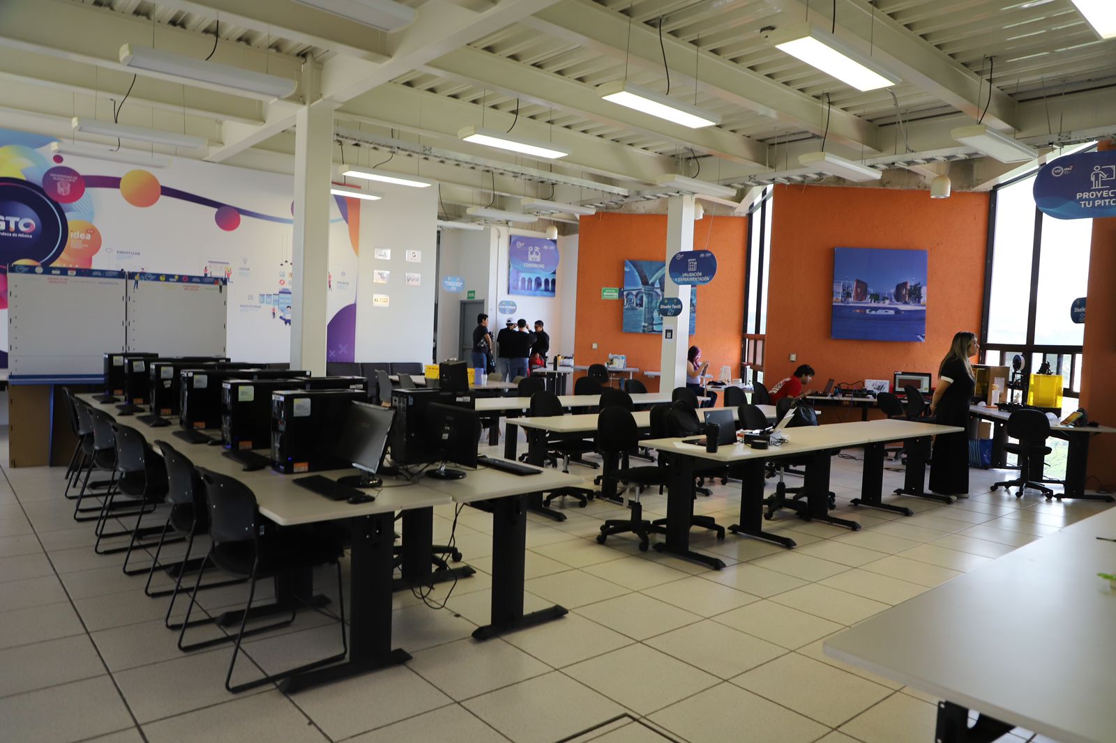 Rectora General UG y Gobernador del estado inauguran el centro de emprendimiento LADECIT (11) (1)