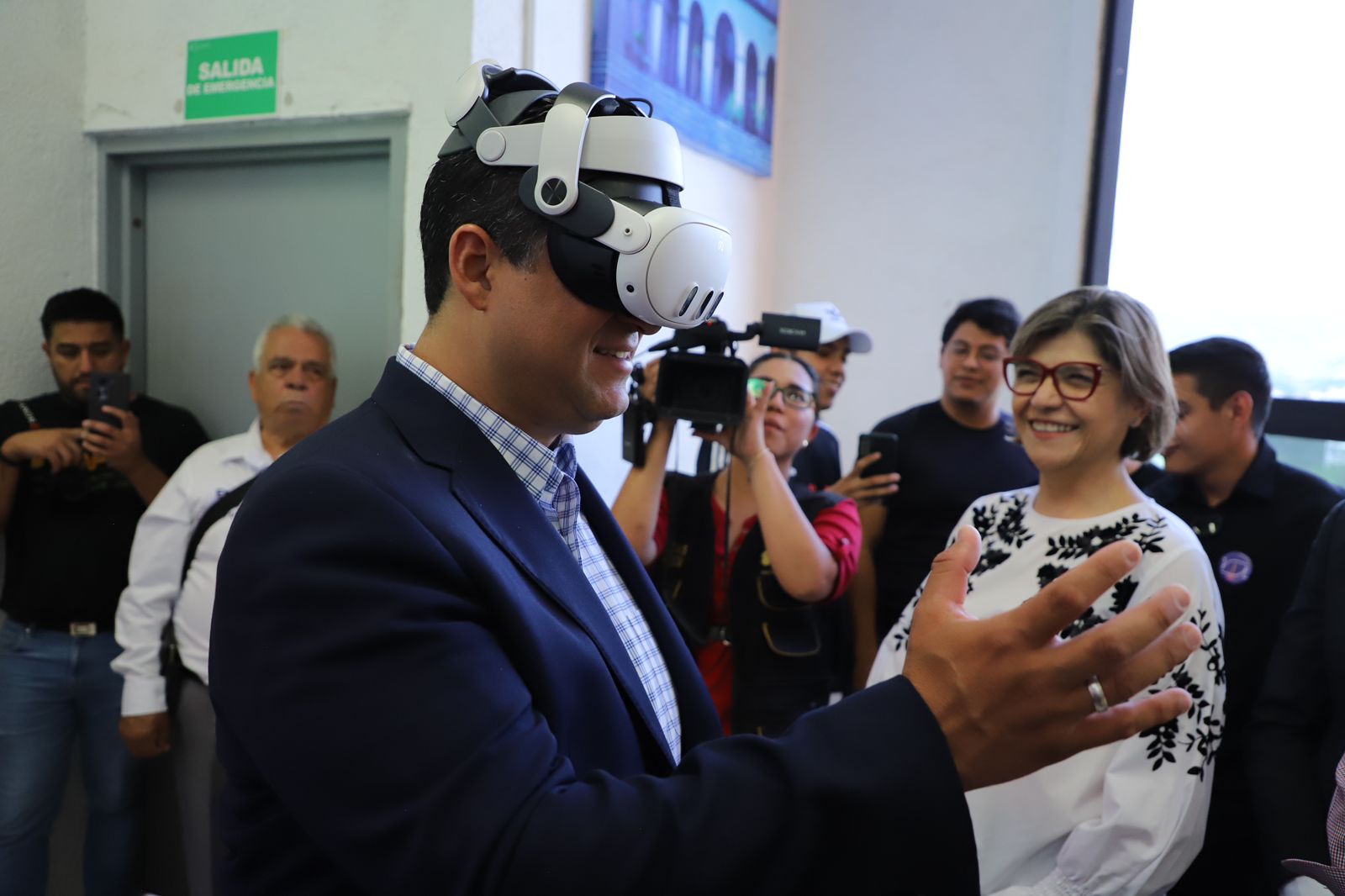 Rectora General UG y Gobernador del estado inauguran el centro de emprendimiento LADECIT (4)