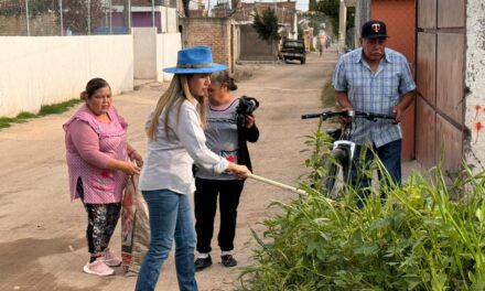 Por un “Nuevo Silao” Melanie y vecinos limpian El Capulín