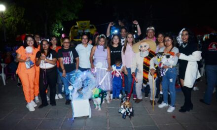 Perrorífico concurso de mascotas en Silao en el Festival Asústame Panteón