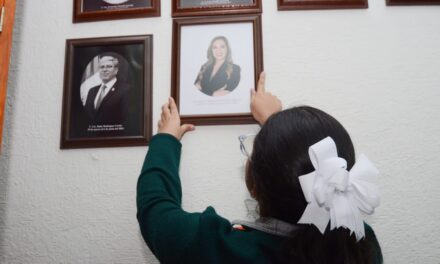 Cuelgan la primera foto de una Presidenta después de 73 hombres que han gobernado Silao.