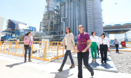 Claudia Sheinbaum y Libia García firman acuerdo para tecnificar el acueducto Presa Solís e inauguran  central eléctrica en Salamanca