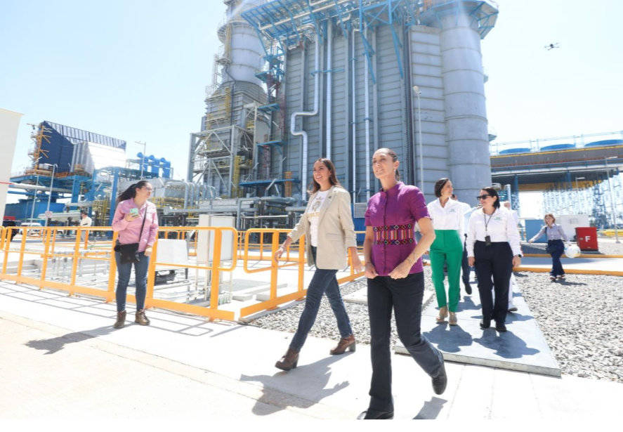 Claudia Sheinbaum y Libia García firman acuerdo para tecnificar el acueducto Presa Solís e inauguran  central eléctrica en Salamanca