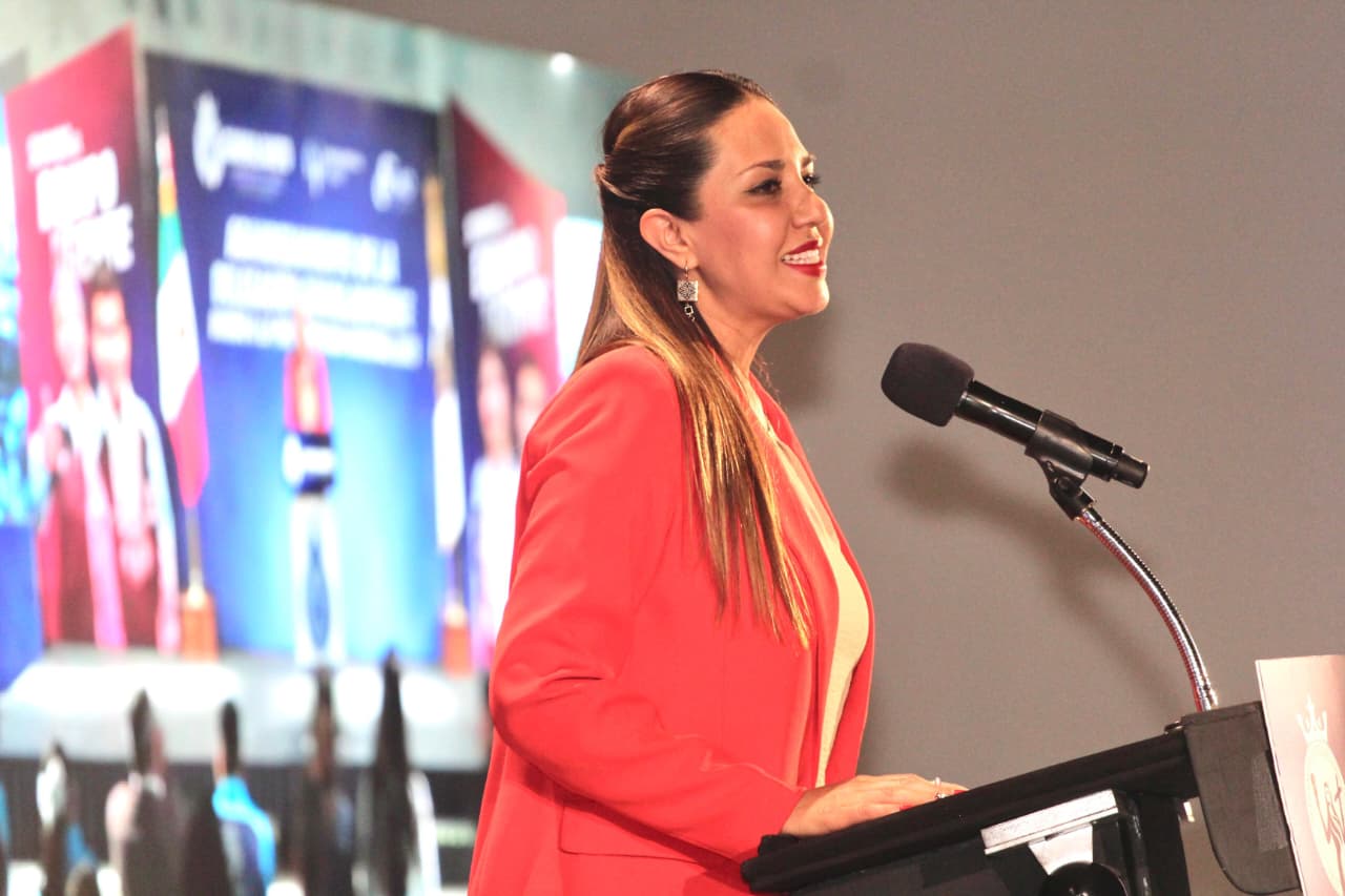 Melanie Murillo (8)