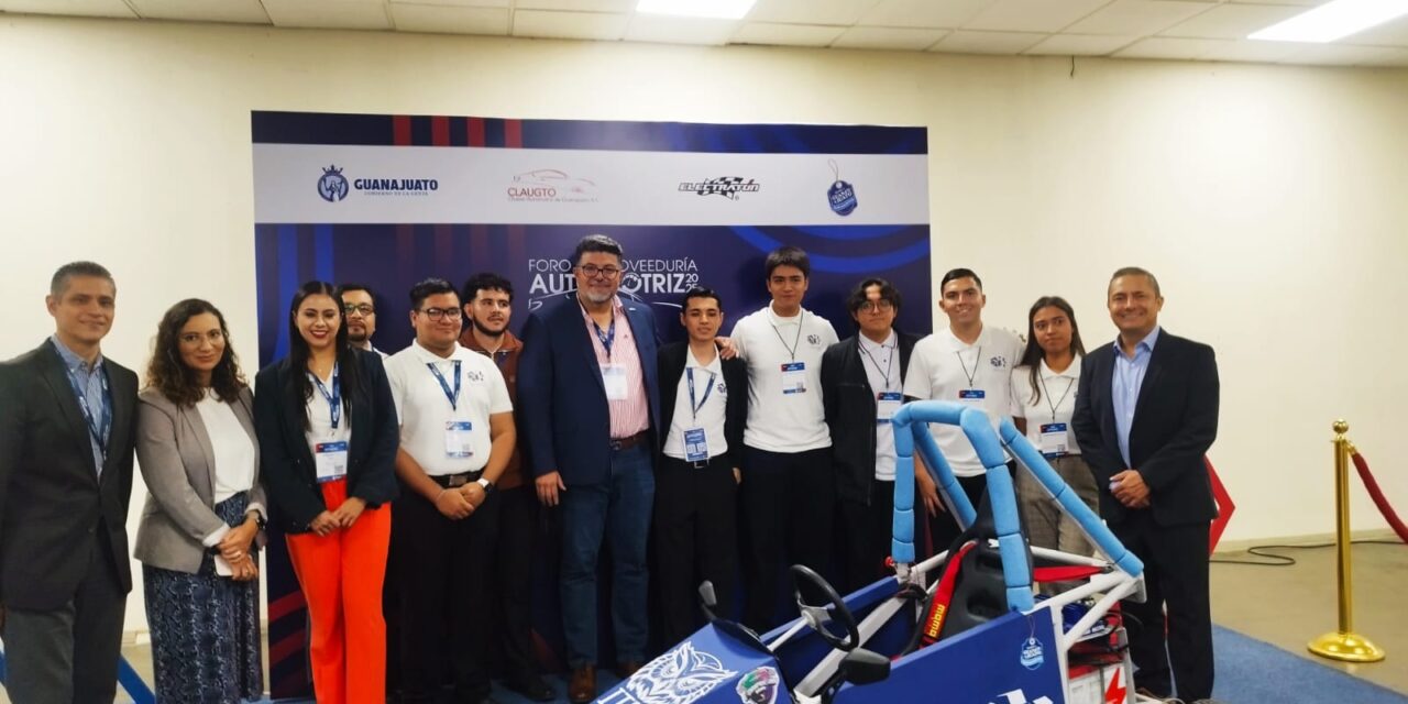Jóvenes universitarios brillan con autos eléctricos en el Foro de Proveeduría Automotriz 2025