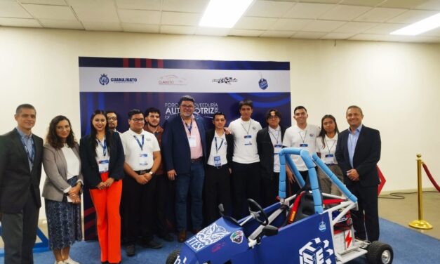 Jóvenes universitarios brillan con autos eléctricos en el Foro de Proveeduría Automotriz 2025